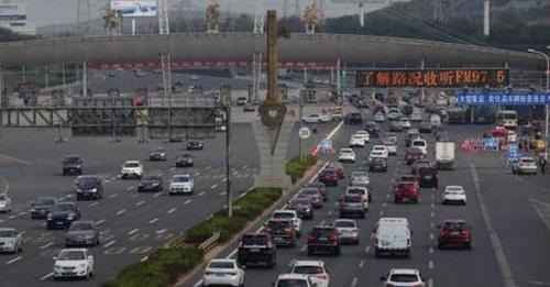 图为沈海高速大连站。(中新网 资料图) 图为沈海高速大连站。(中新网 资料图)